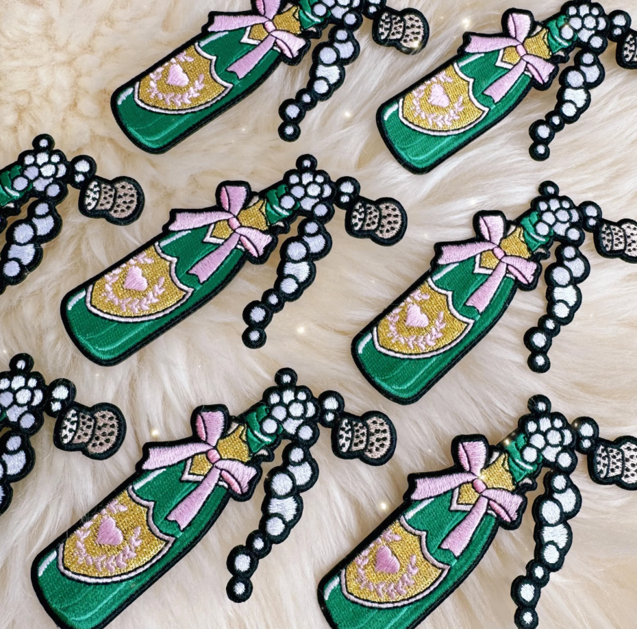 Champagne w. Bow Patch