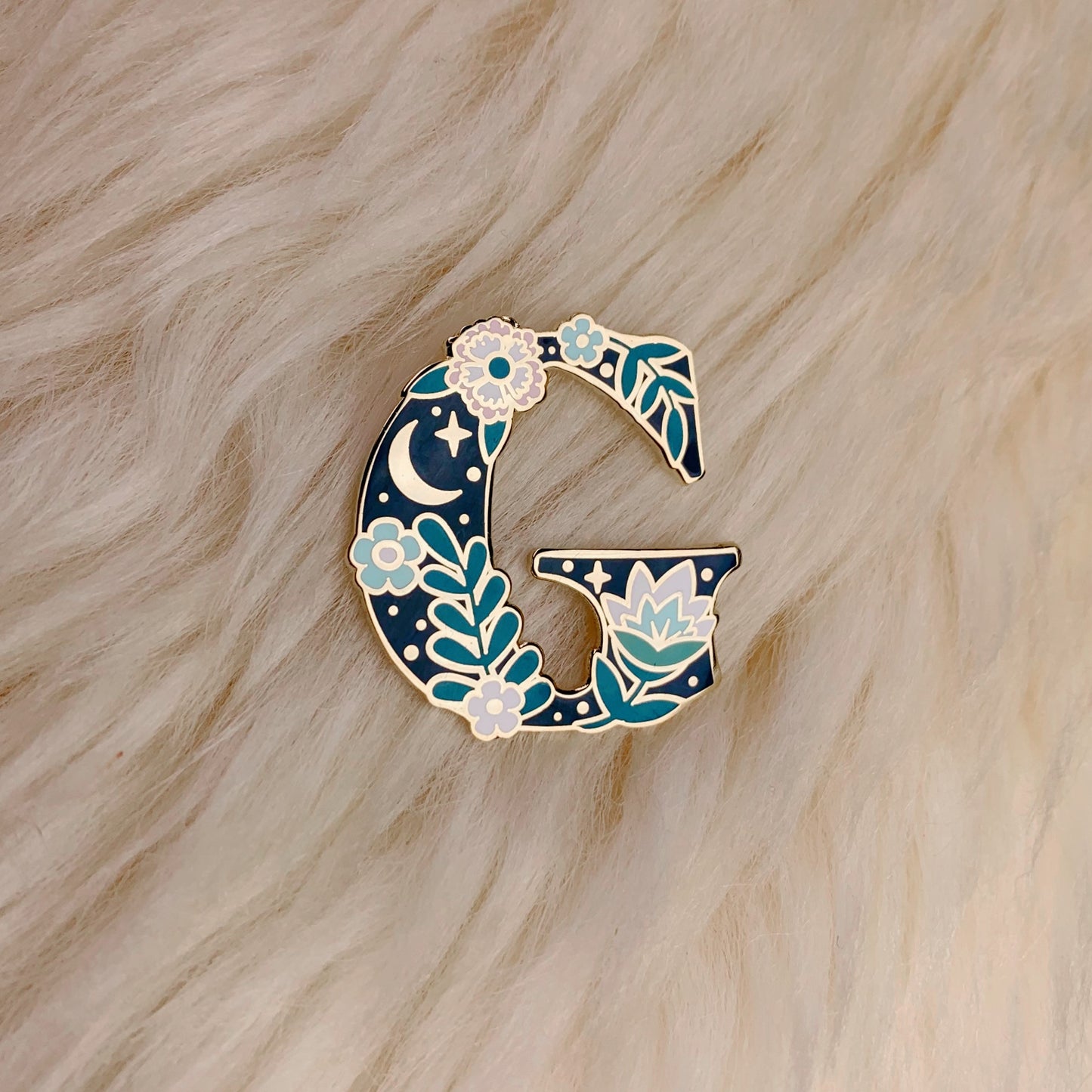 AC00264-MLT-OS - Botanical Letter Enamel Pin,  G