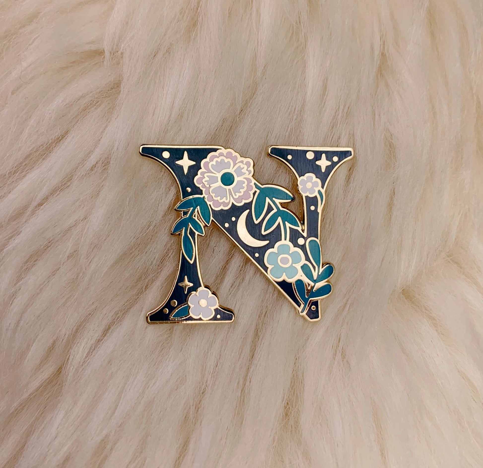 AC00264-MLT-OS - Botanical Letter Enamel Pin,  N
