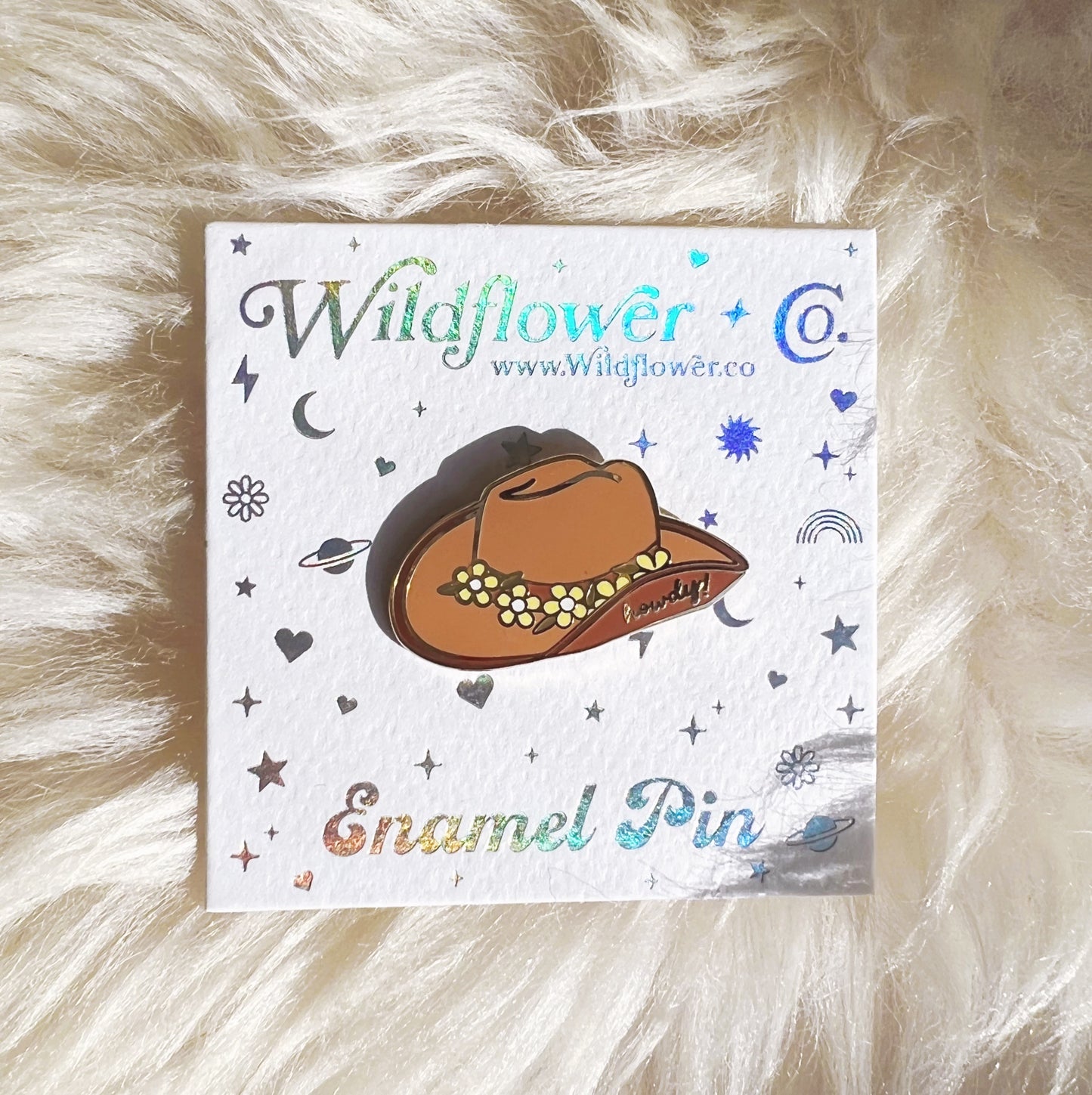 AC00287-BRN-OS - Cowgirl Hat Enamel Pin, Tan  - Wildflower + Co (1) card