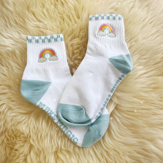 AC00408-MLT-OS - Rainbow Embroidered Athletic Ankle Sock - Wildflower + Co (1)fur