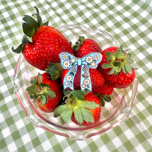 Daisy Baby Blue Bow Enamel Pin