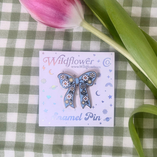 Daisy Baby Blue Bow Enamel Pin