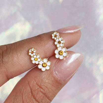 JW01005-GLD-OS - Daisy Chain Stud Earrings - Wildflower + Co hand - scale
