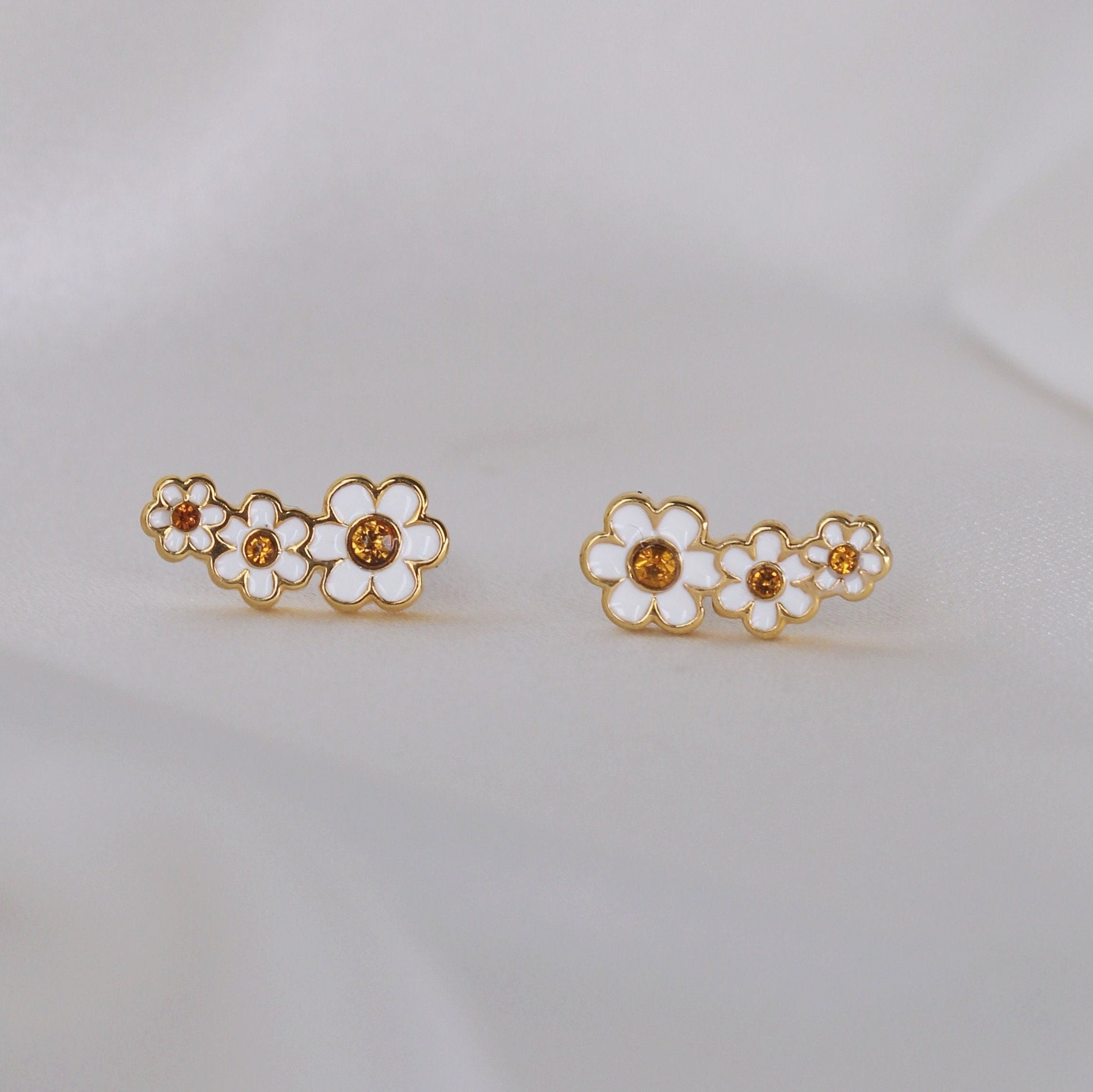 JW01005-GLD-OS - Daisy Chain Stud Earrings - Wildflower + Co satin