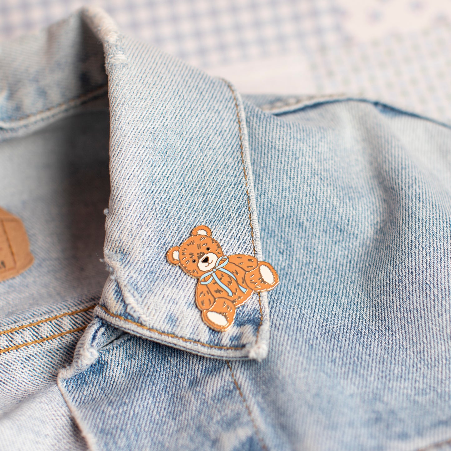 Teddy Bear w. Bow Enamel Pin
