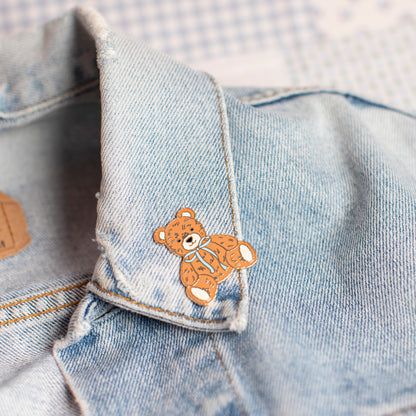 Teddy Bear w. Bow Enamel Pin