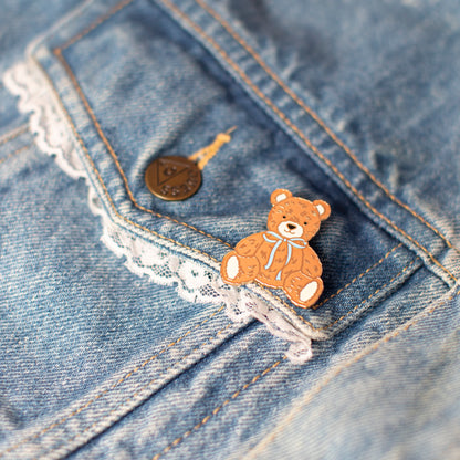 Teddy Bear w. Bow Enamel Pin