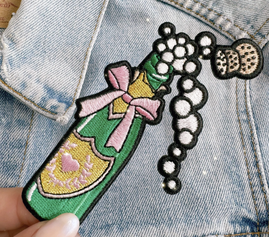 Champagne w. Bow Patch