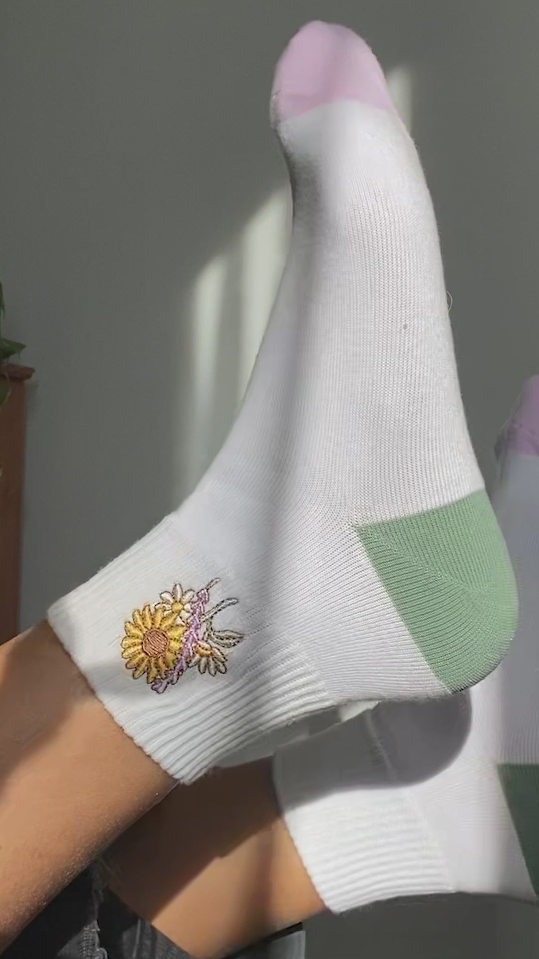 AC00406-MLT-OS - Sunflower Embroidered Athletic Ankle Sock - Wildflower + Co (1) video